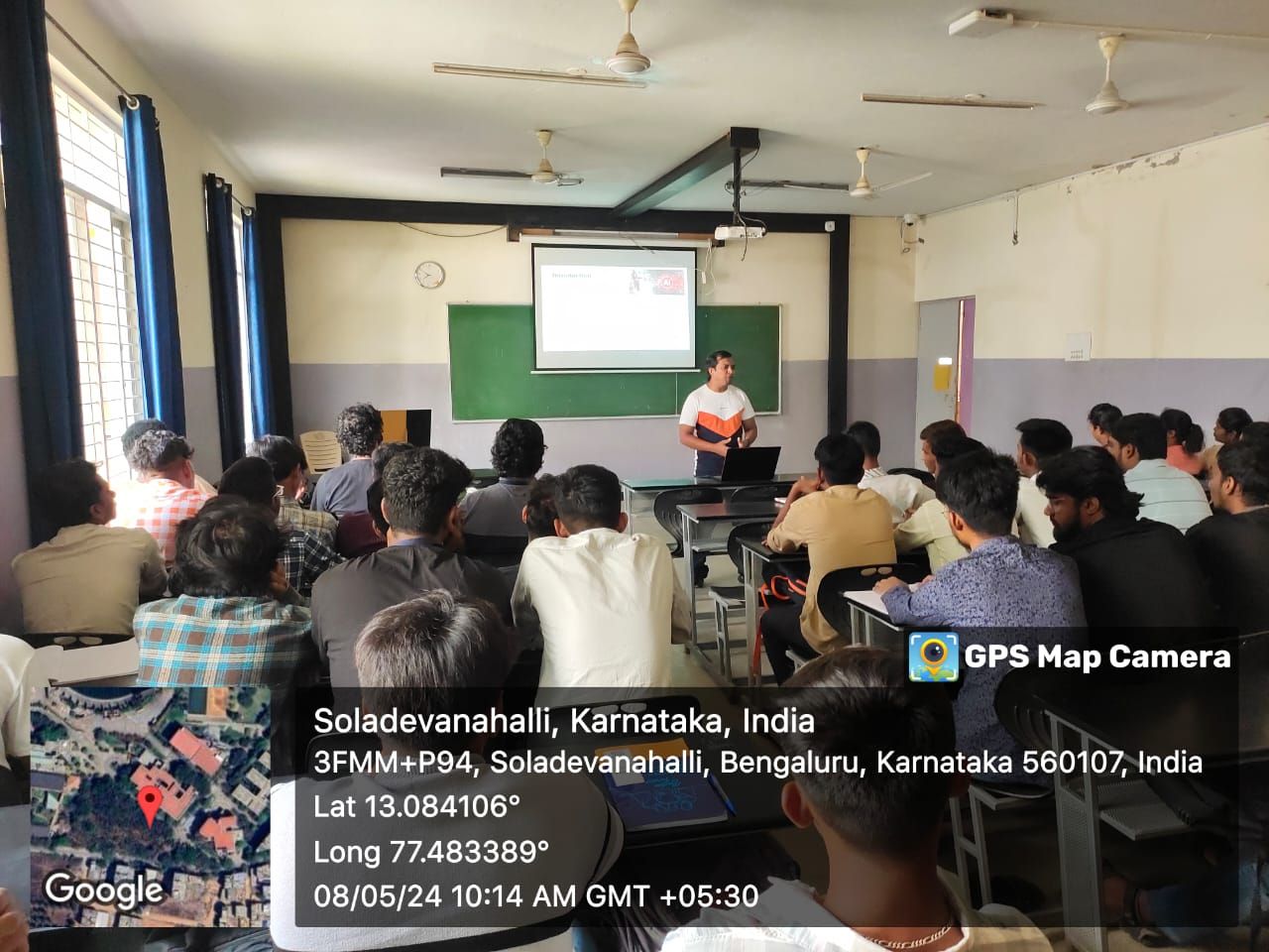 Nitin Mane presenting an invited talk to students at Acharya Institute of Technology, Bangalore